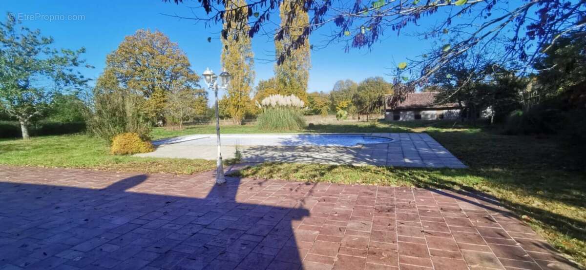 Maison à SAINT-GEORGES-DE-LA-COUEE