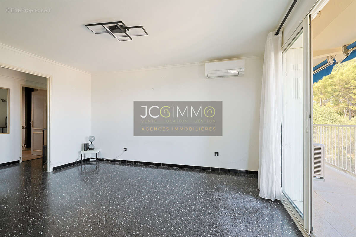 Appartement T4 vue Mer + 2 Balcons + Garage + Cave - photo 6