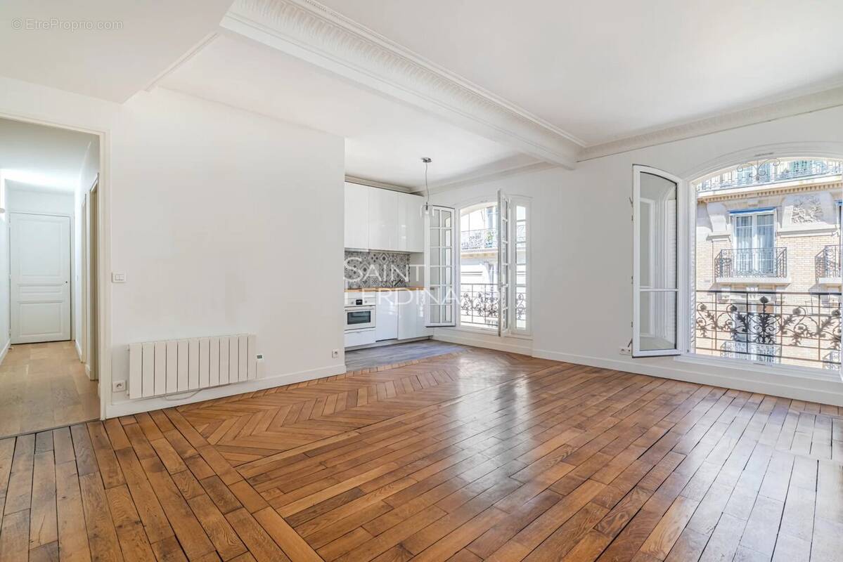 Appartement à PARIS-17E