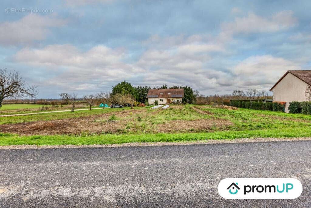 Terrain à MAGNY-SUR-TILLE
