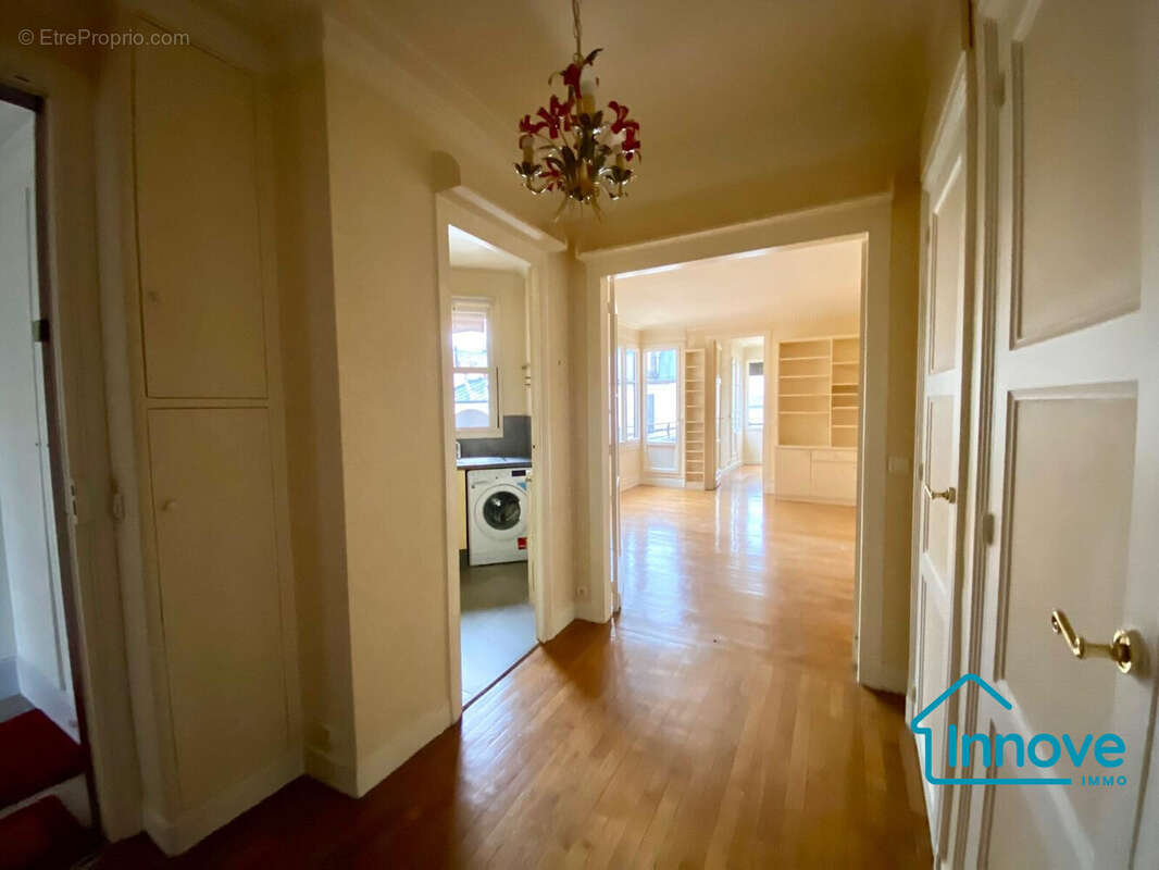 Appartement à PARIS-17E