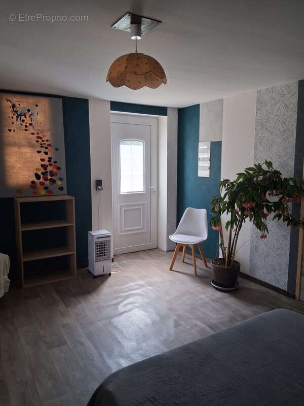 Maison à REYNES