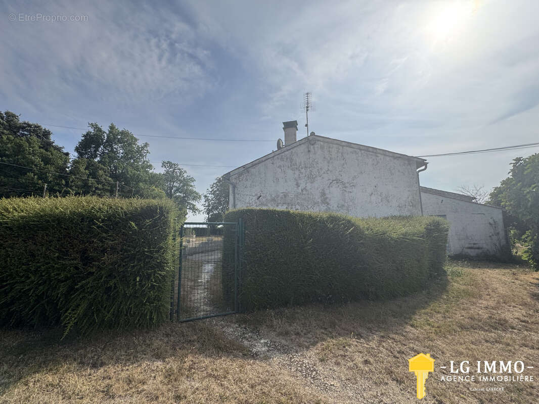 Maison de plain-pied au milieu de son jardin arboré d'arbres fruitiers avec grange de 346 m2 - photo 27