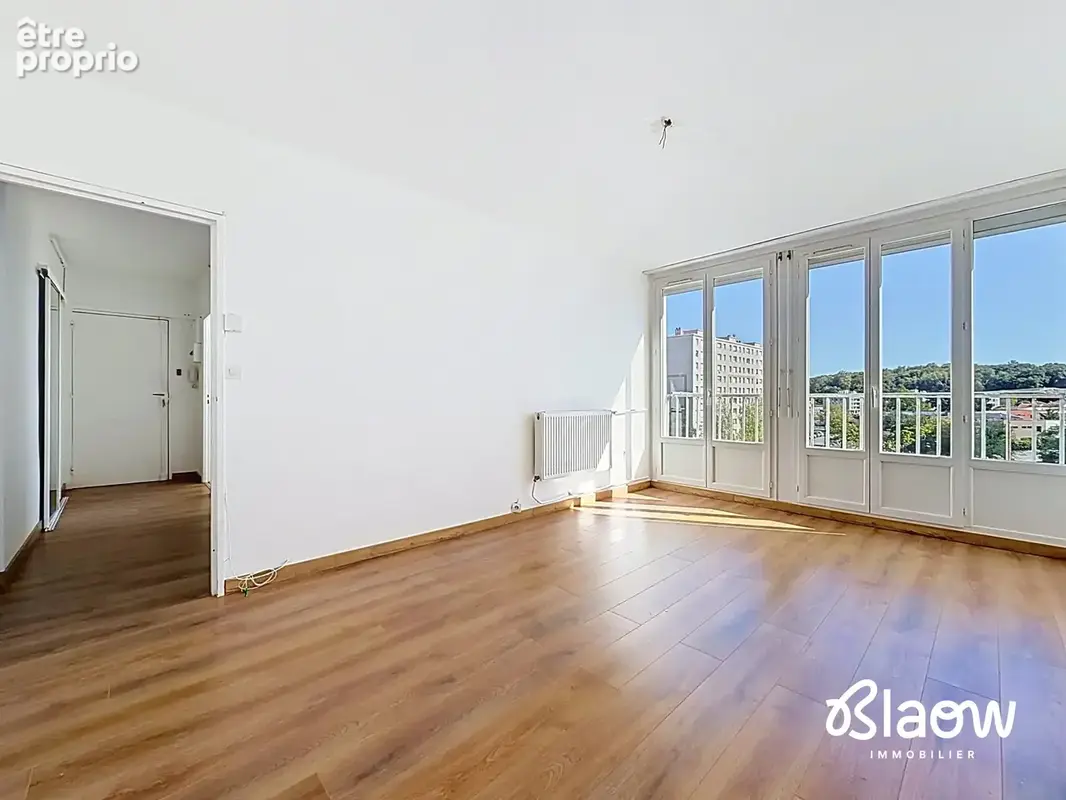 Appartement à MEYZIEU