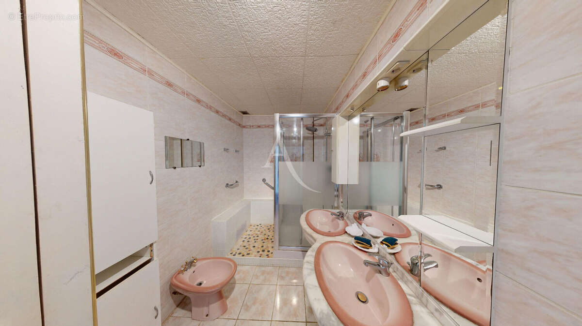 Maison d'habitation en centre ville - photo 9