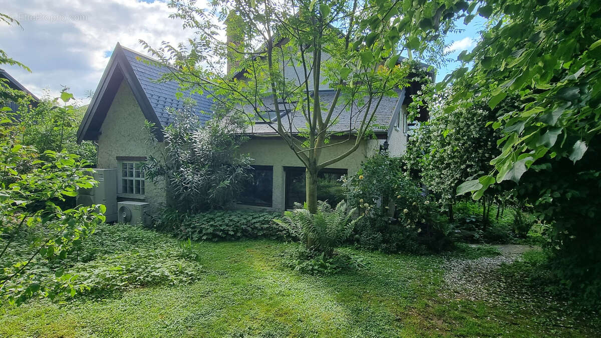 Maison à COISE-SAINT-JEAN-PIED-GAUTHIER