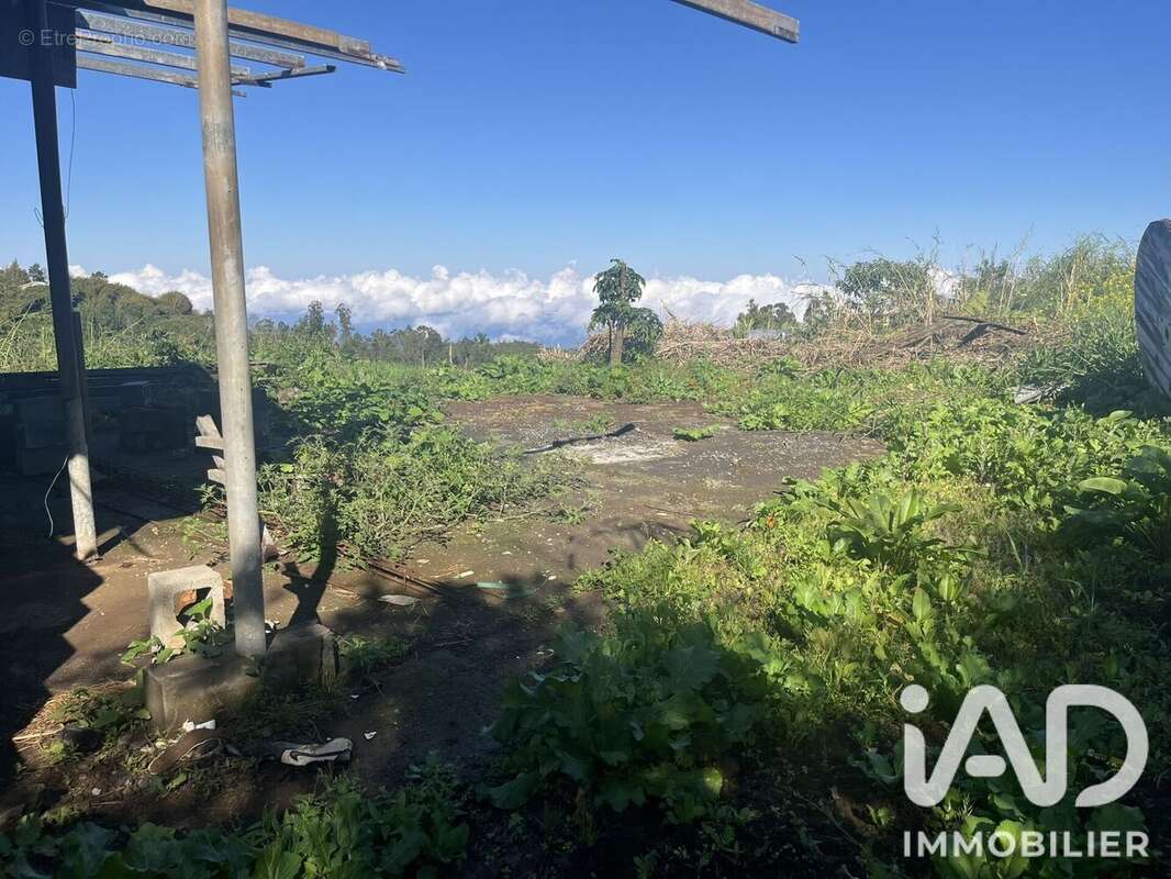 Terrain 850 m² à Les Avirons  - photo 2