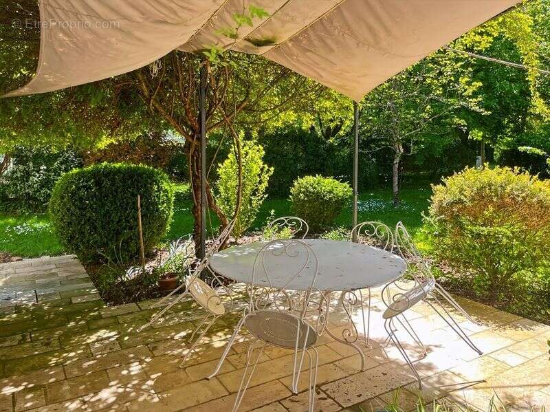 Aux portes de LECTOURE, superbe maison de 9 pièces principales avec jardin - photo 14