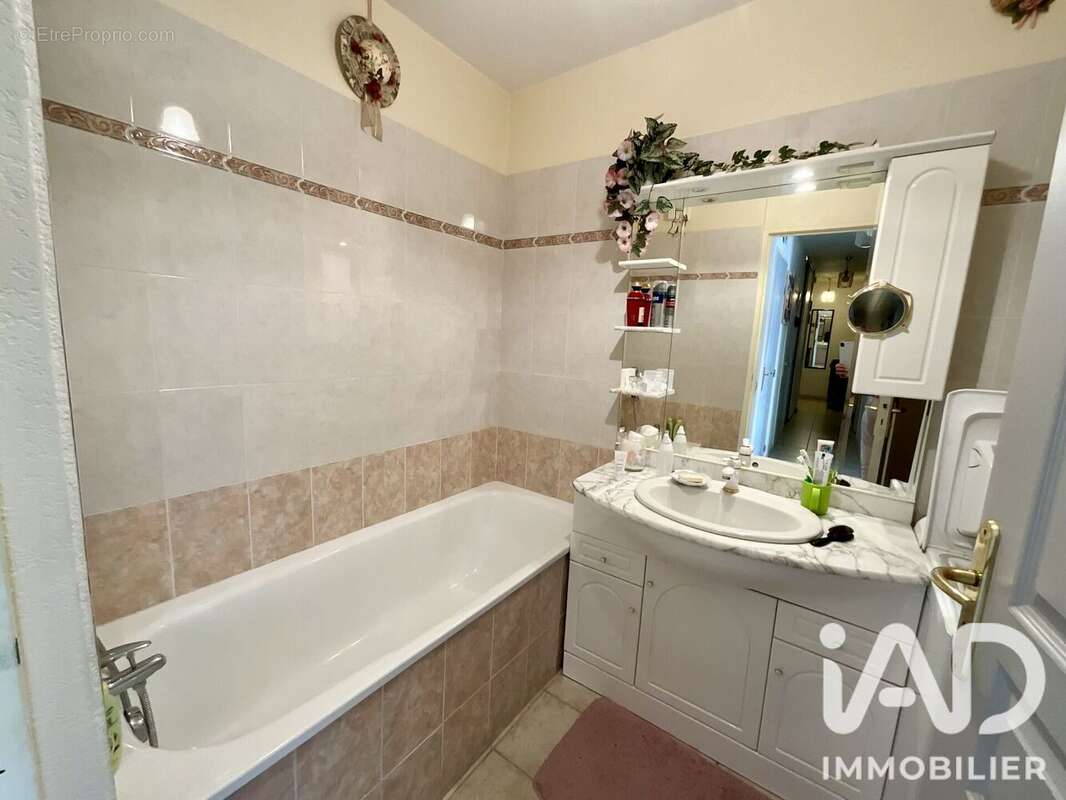 Appartement 78 m² à Ales  - photo 8