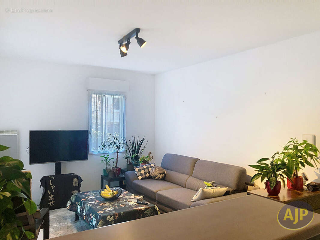 À vendre - Appartement T2 avec balcon et parking. - photo 7