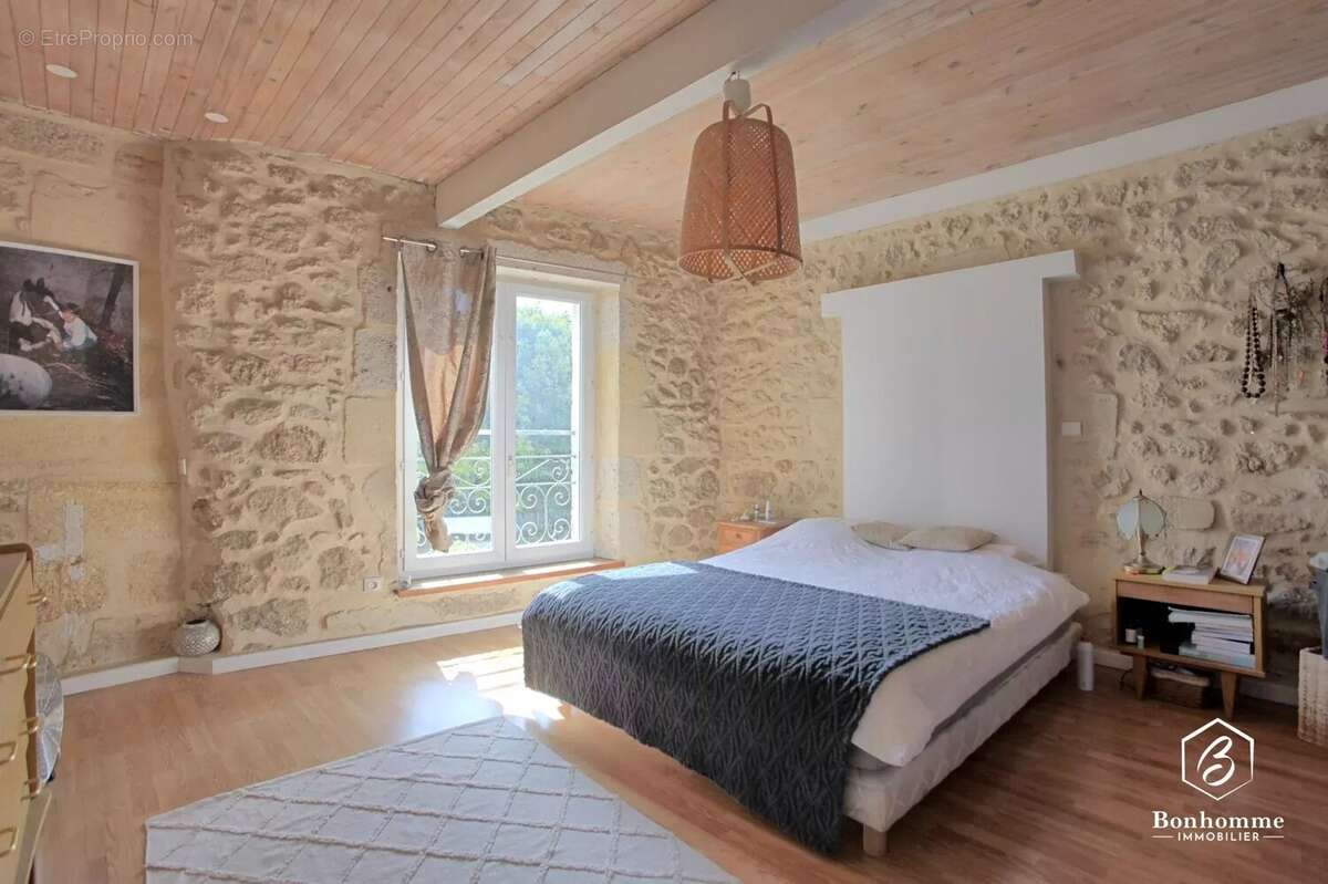 Maison à SAINT-MEDARD-D'EYRANS