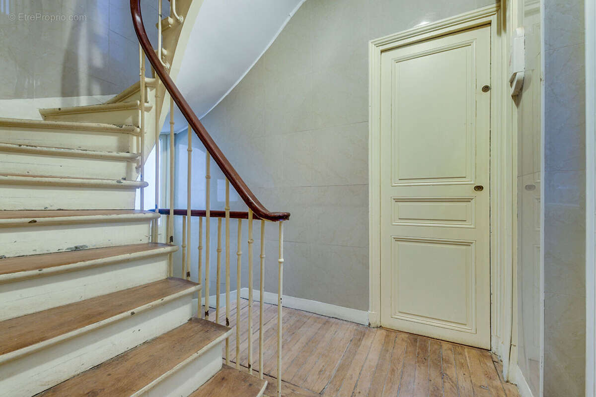 Appartement à PARIS-14E