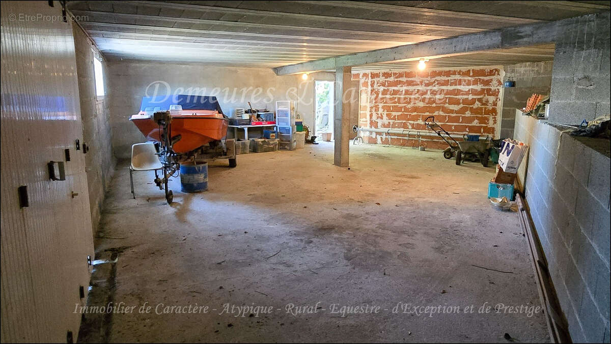 Maison, sauna, piscine intérieur, grands garages fermés - photo 16