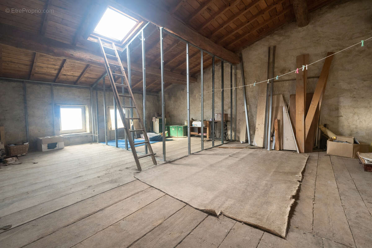 Maison à MIREFLEURS