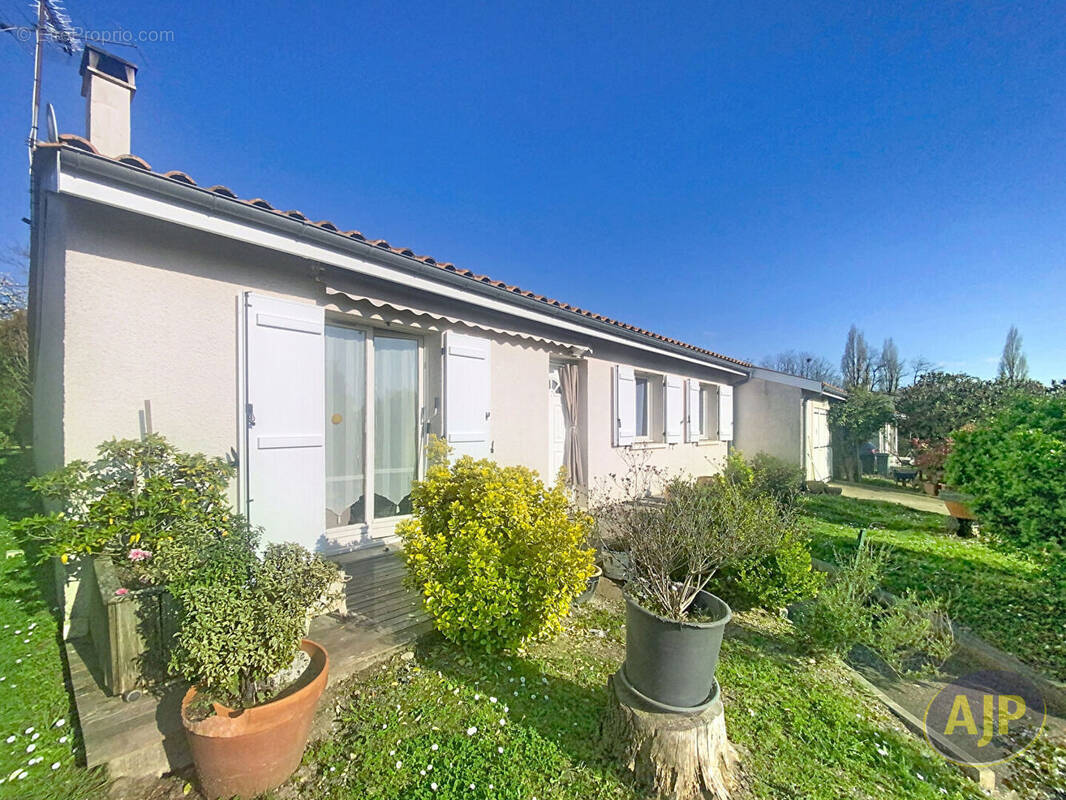 Maison à AMBARES-ET-LAGRAVE