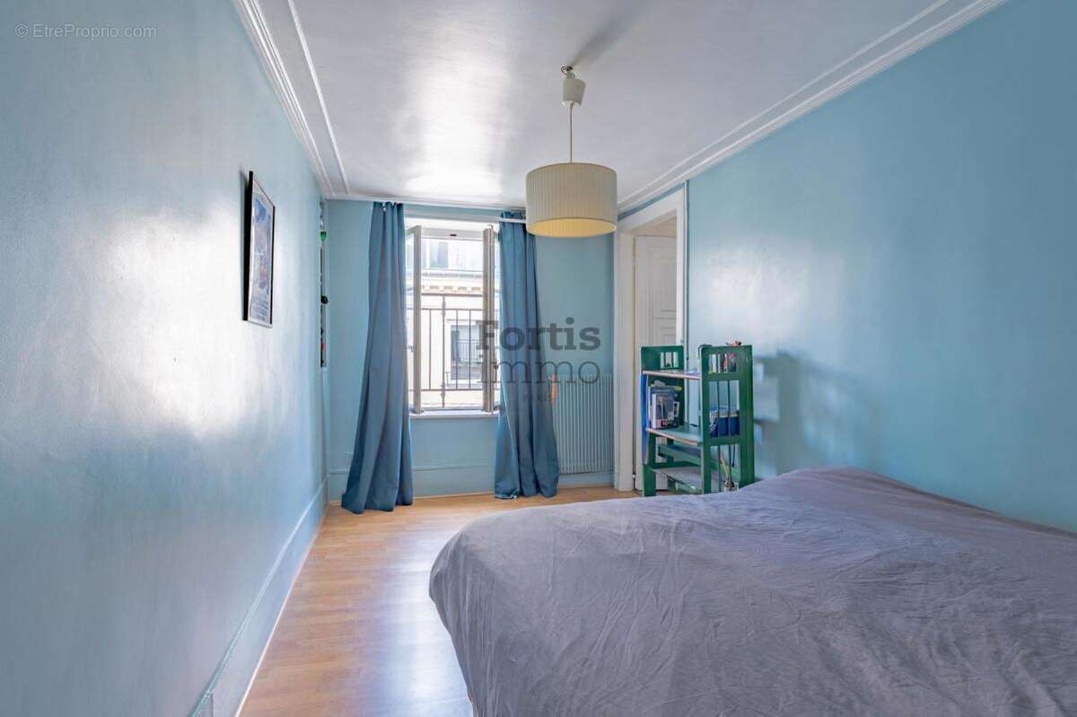 Appartement à PARIS-1E