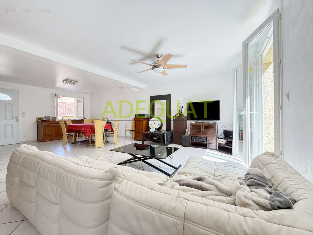 Maison mitoyenne / 4 chambres / terrasse 30m2 / garage attenant / parking ext... - photo 5