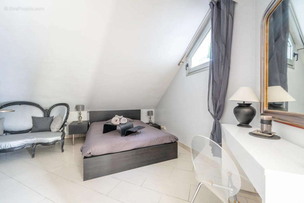 Maison à SAINT-MAURICE-MONTCOURONNE