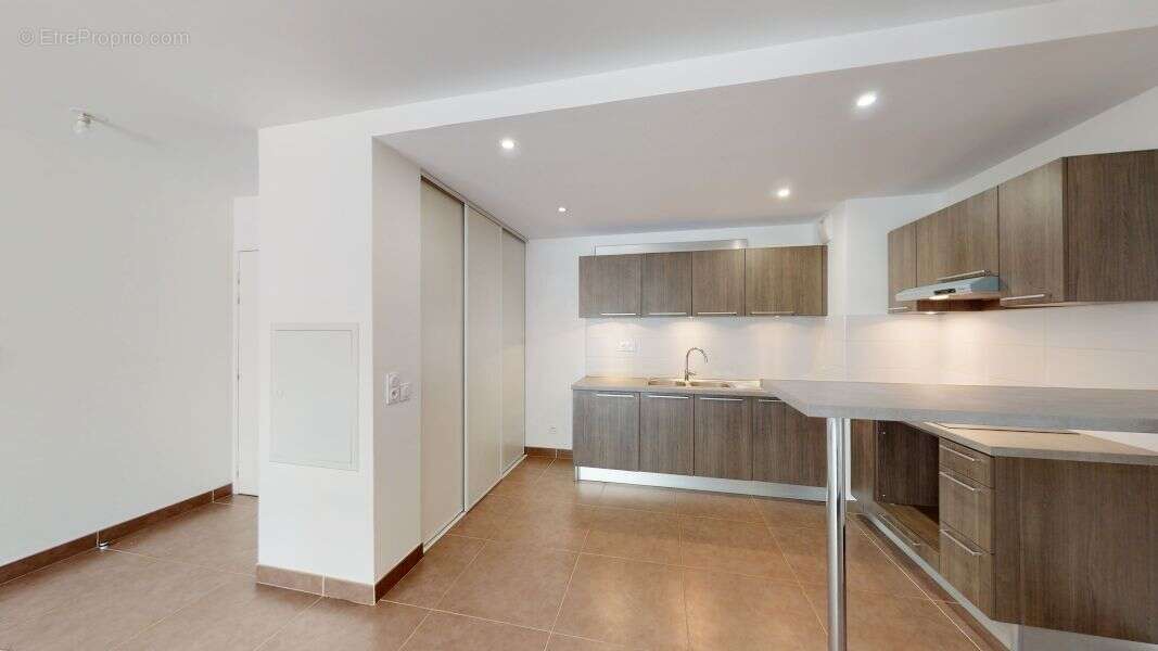 Appartement à MARSEILLE-4E