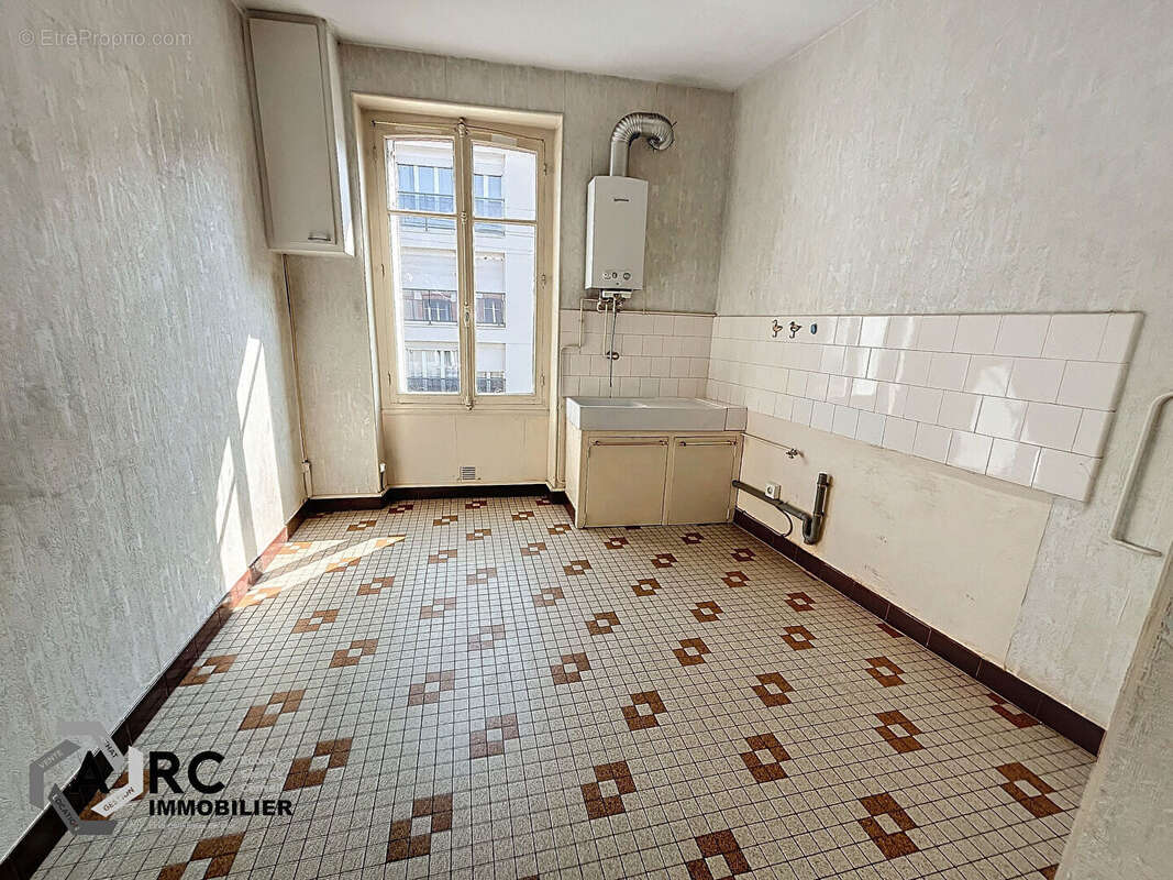 Maison à LA CHAPELLE-SAINT-MESMIN