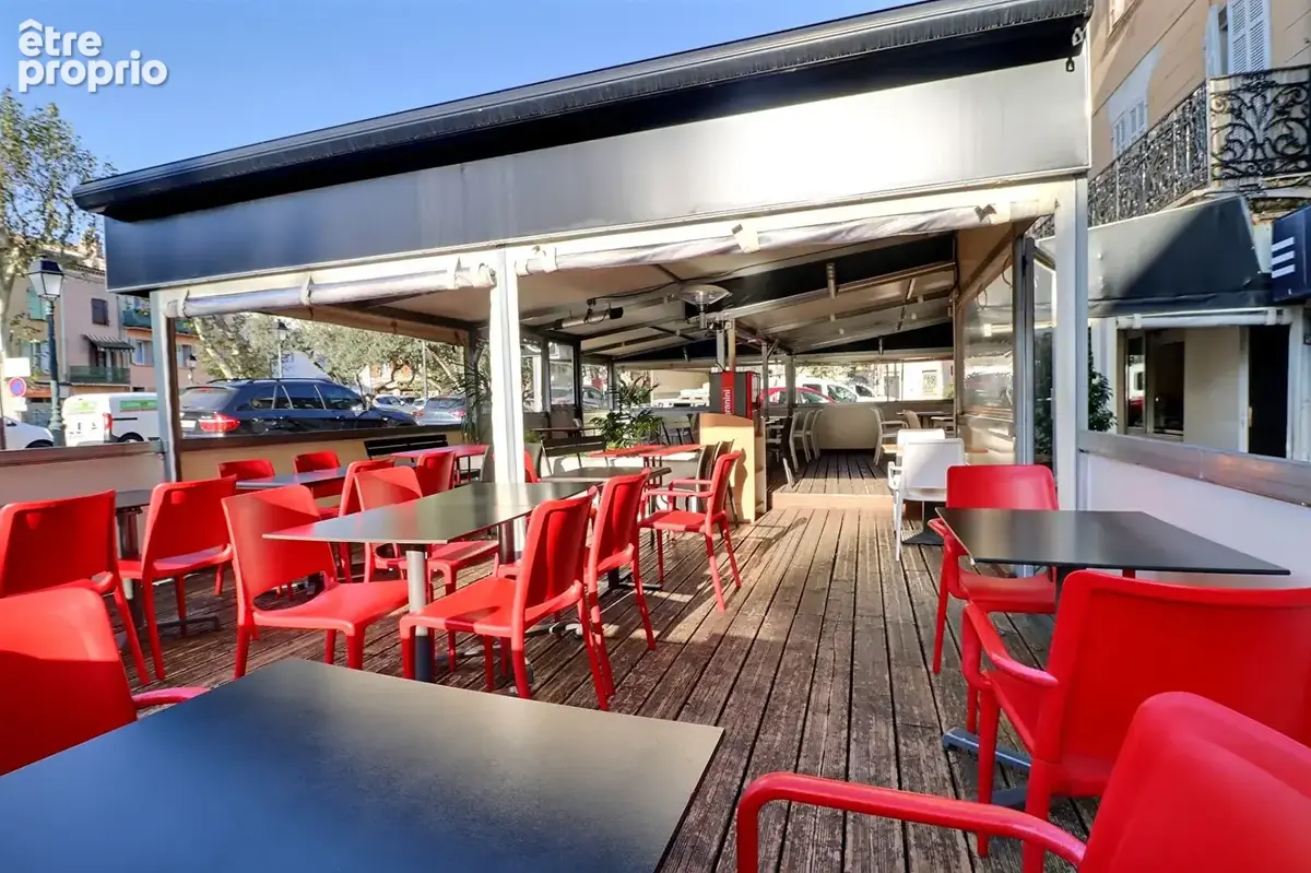 A vendre fonds de commerce brasserie du midi 183 m2 en excellent etat idealement situe dans le centre ville de cuers - photo 3