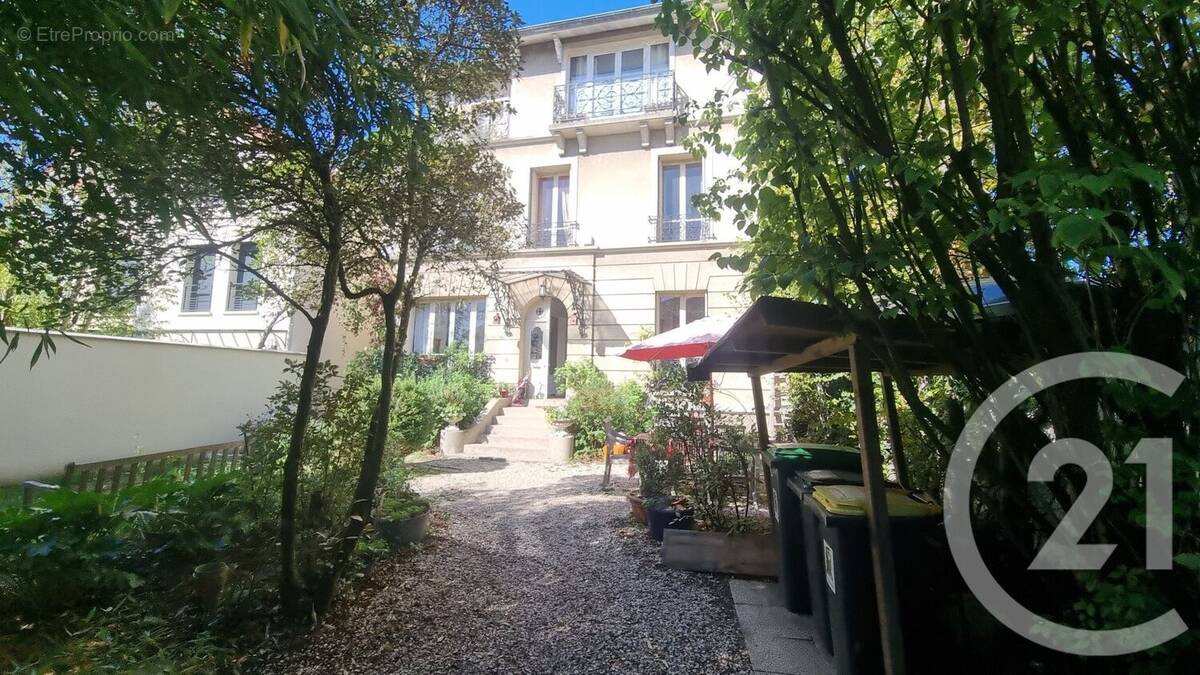 Maison à SAINT-MAUR-DES-FOSSES