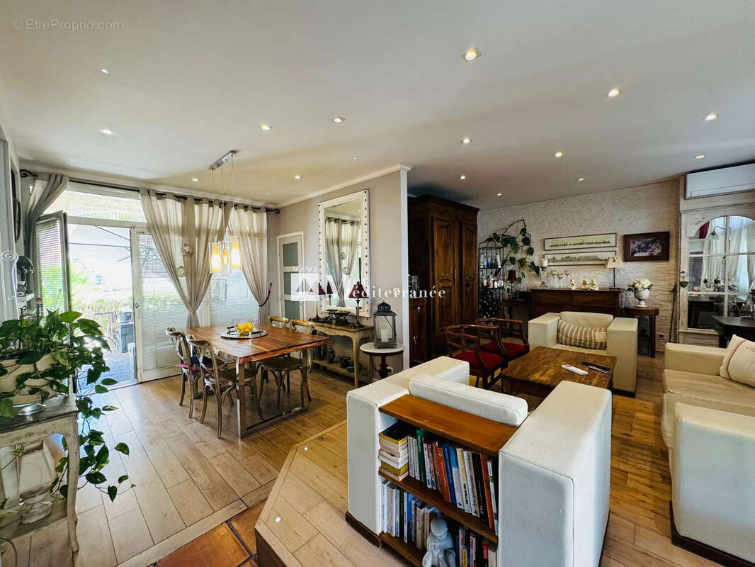 Appartement à COGOLIN