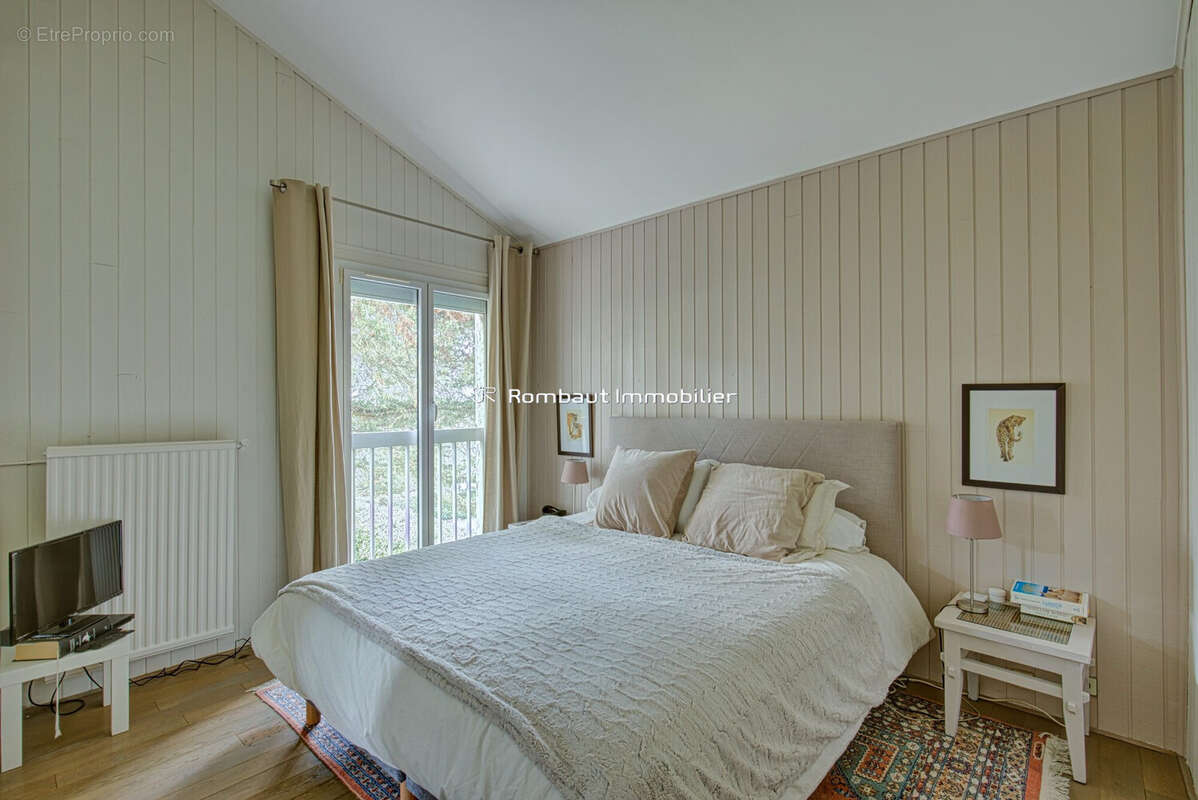 Maison à LA CELLE-SAINT-CLOUD