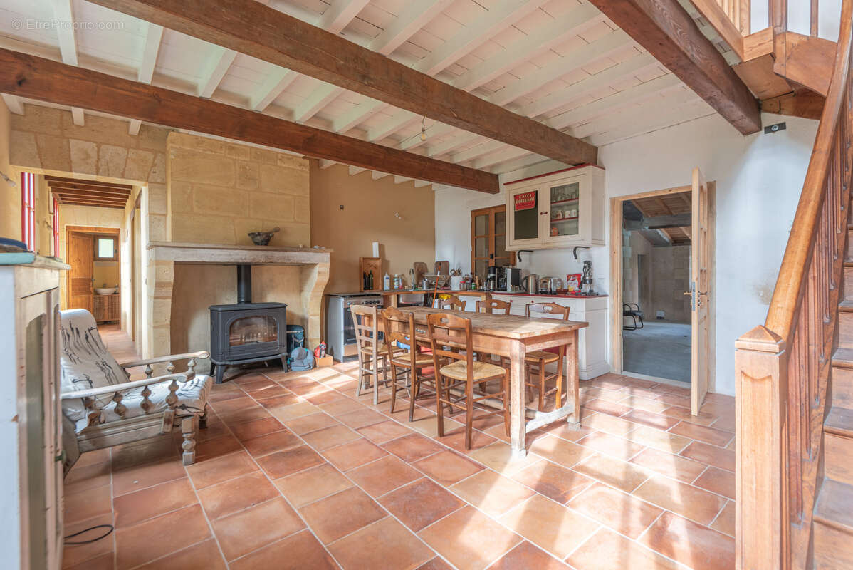 Maison à SAINT-CAPRAIS-DE-BORDEAUX