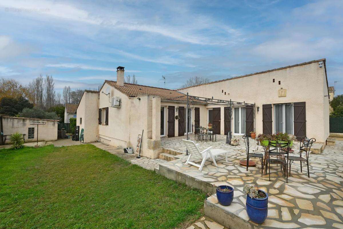 Maison à JONQUIERES-SAINT-VINCENT