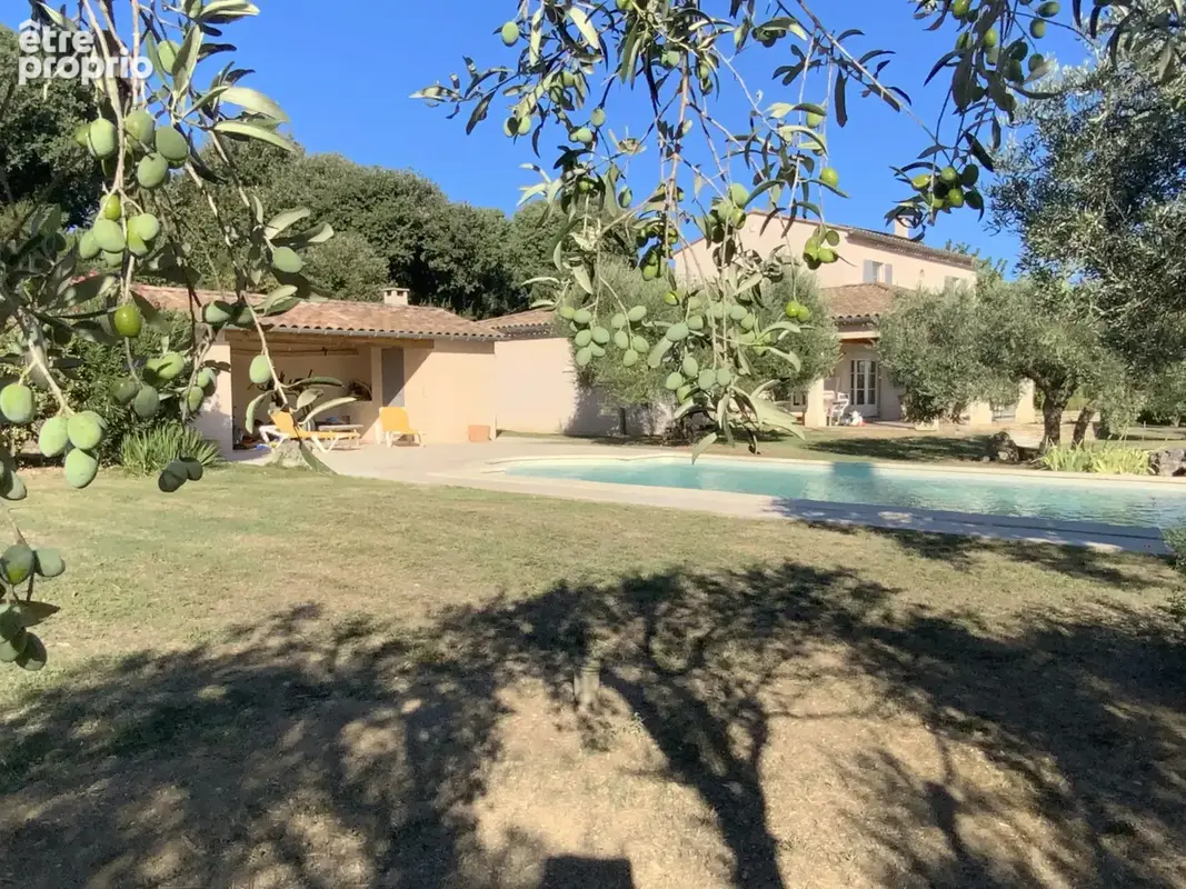 Propriété située à Uzès dans un secteur résidentiel. - photo 8