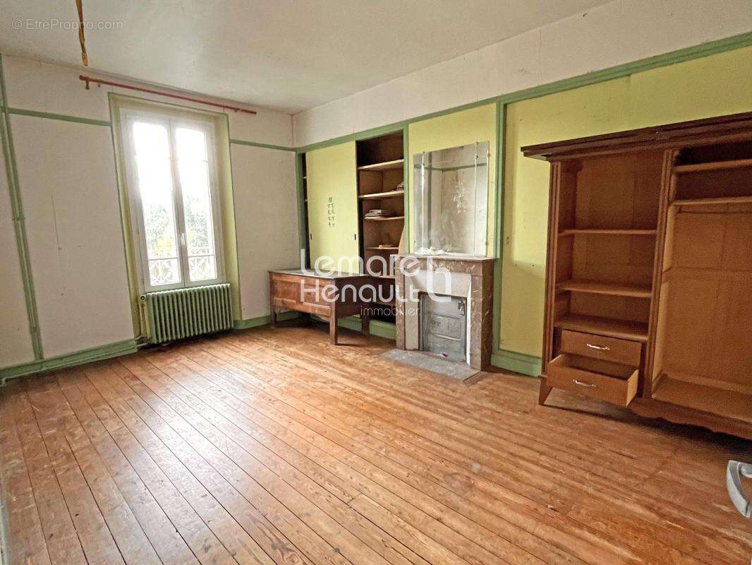 Maison à AUNAY-SOUS-CRECY