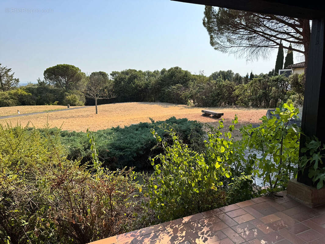 Villa traditionnelle 257 m² avec double garage sur 8481 m² constructibles dans un hameau à l'ouest de Carcassonne - photo 7