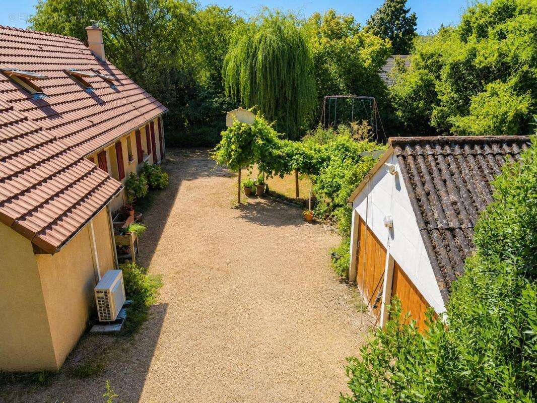 Maison 140m² - 5 Chambres - photo 3
