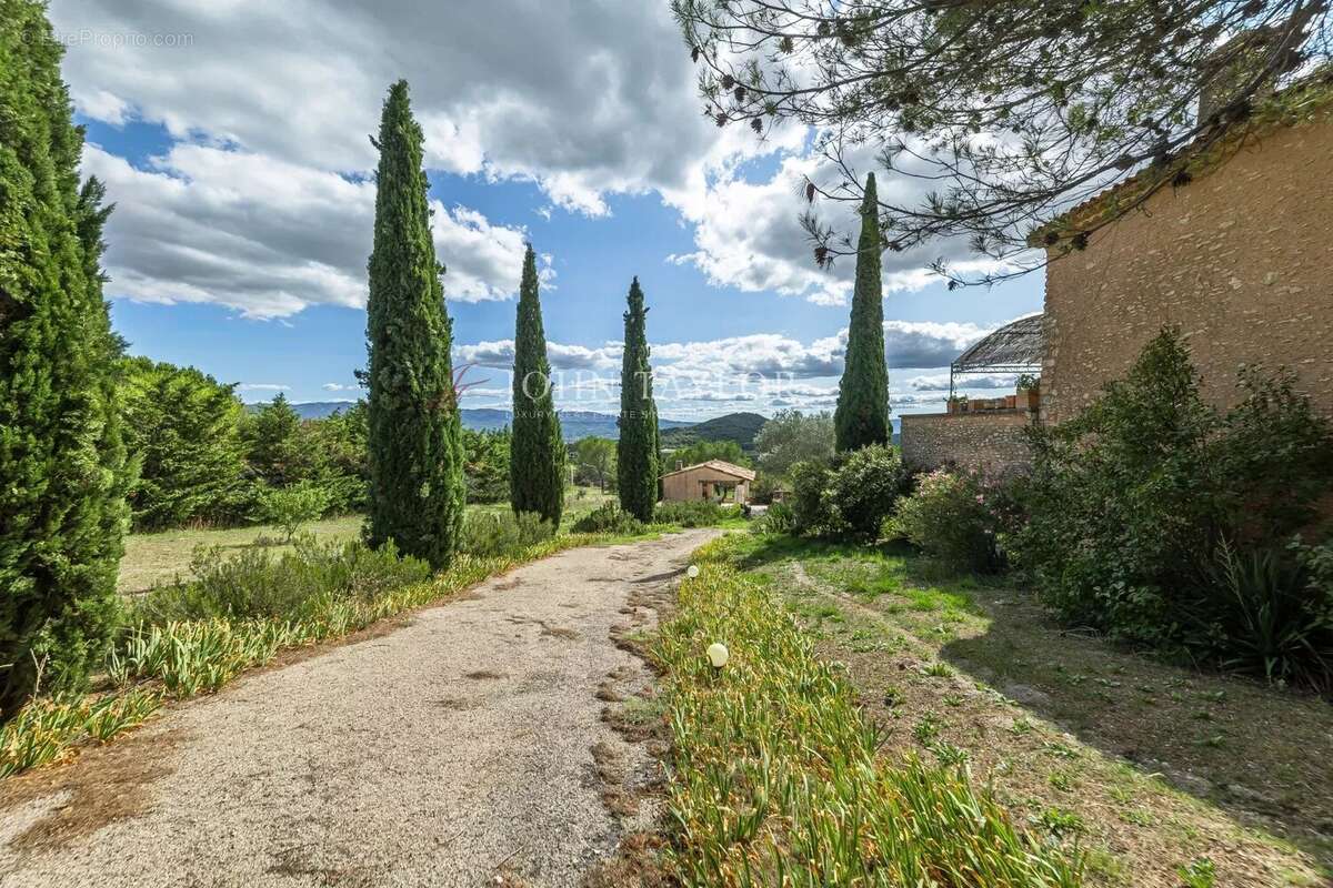 Maison à SAINT-SATURNIN-LES-APT