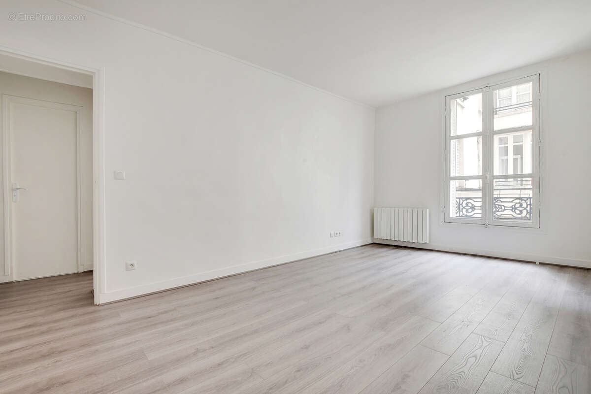 Appartement à PARIS-1E