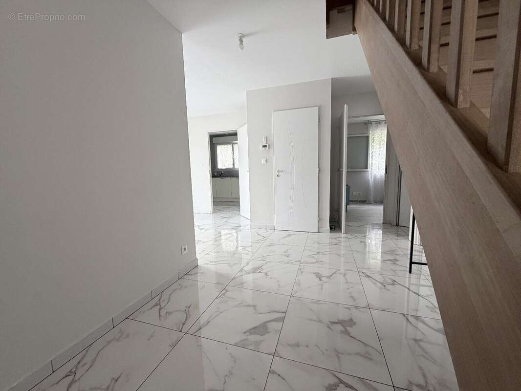 Maison familiale récente de 2019 - 103 m2 - 4 chambres - Quartier résidentiel et recherché à Courcelles-les-Montbéliard - photo 4