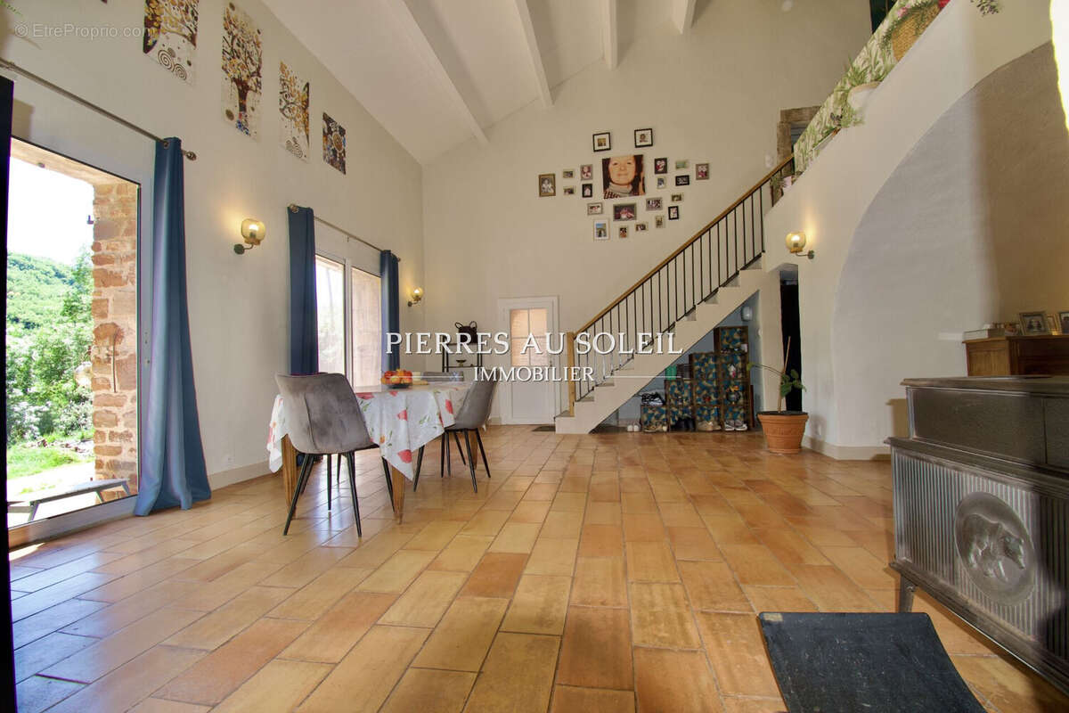 Maison à DIO-ET-VALQUIERES