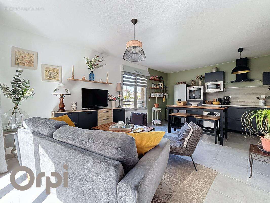 Appartement à LE MUY