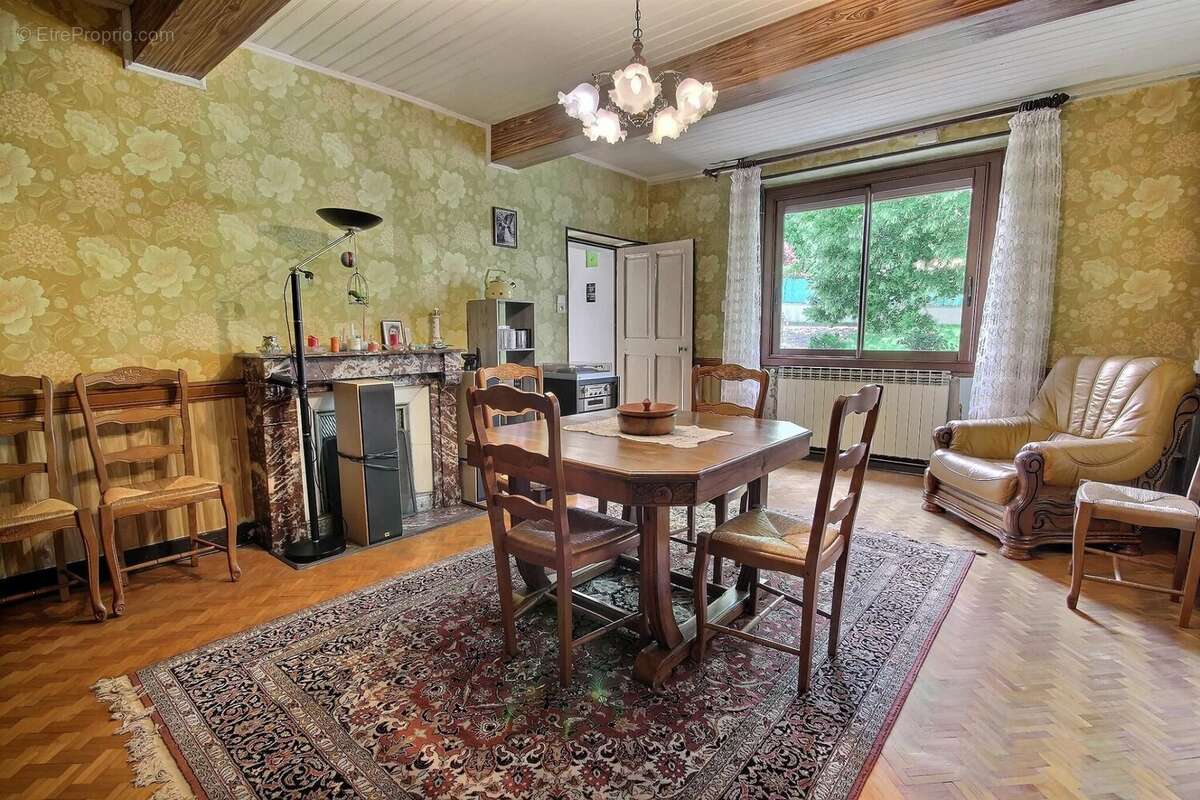 Maison à CHEVRIERES