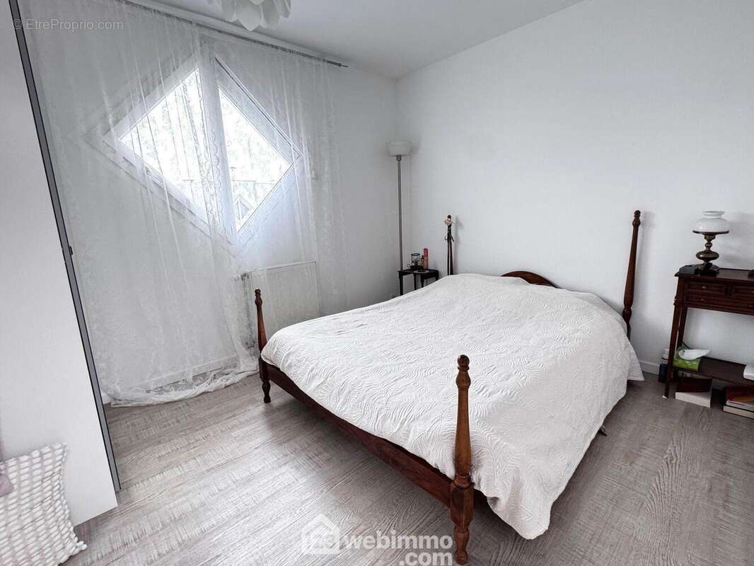 Voici la première chambre... - Maison à BONDOUFLE