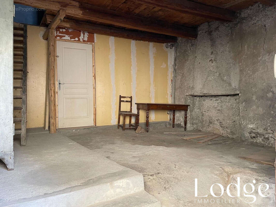 Maison 104 m² à Villar-Saint-Pancrace  - photo 7