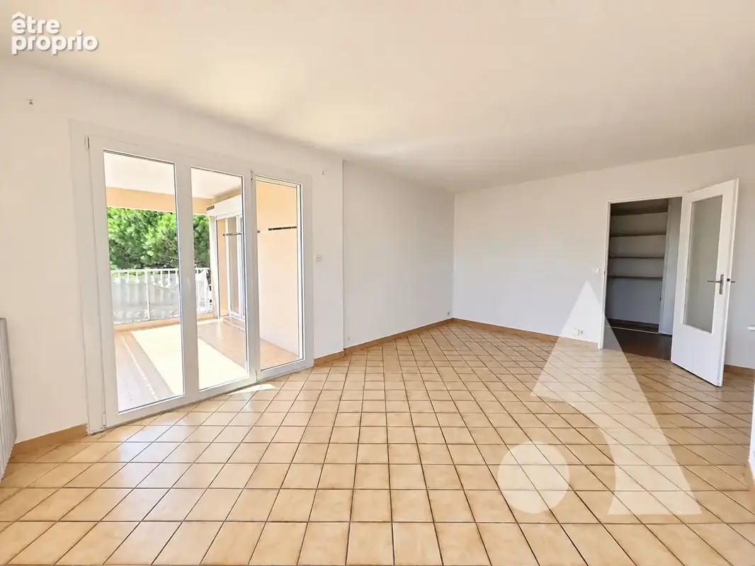 Appartement 3pieces, 66m² env., parking et cave - frejus - photo 3