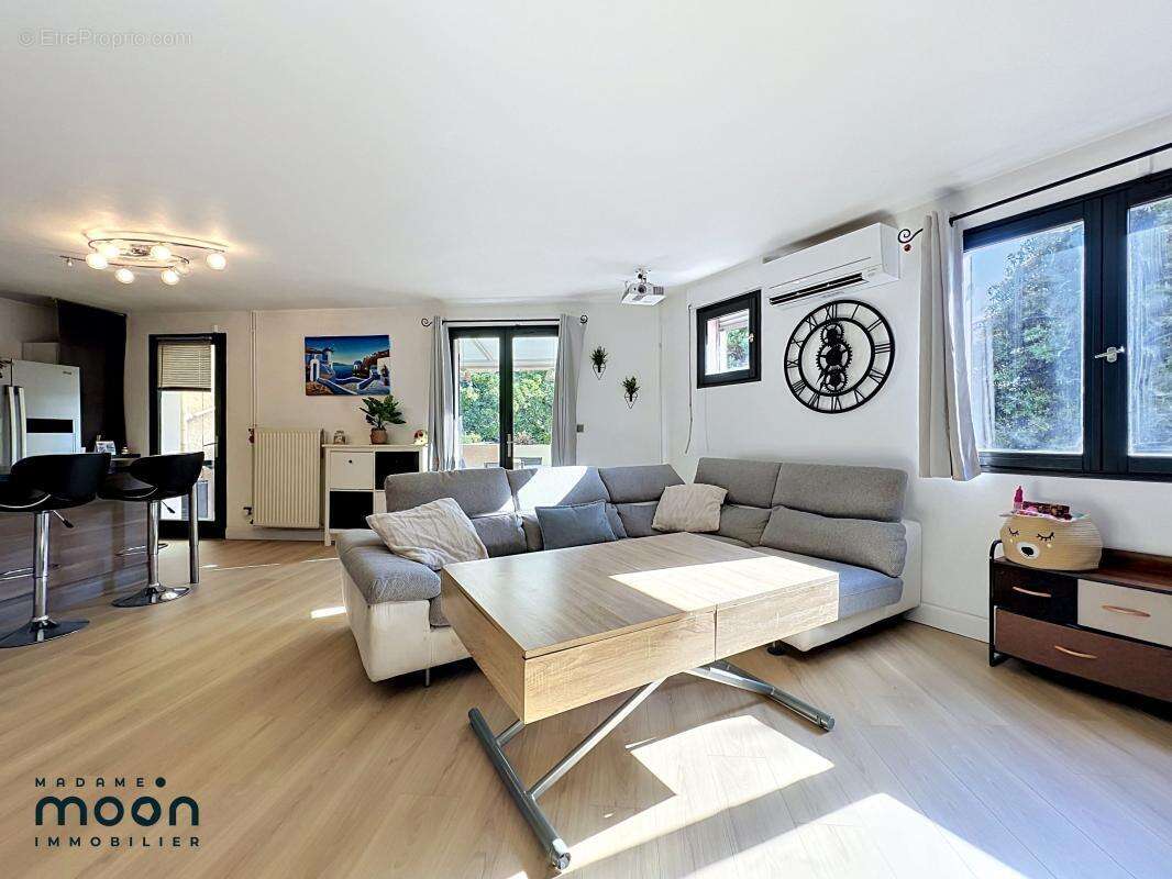 A Vendre - T4 Duplex 75m² avec terrasse et Garage Secteur Perron - photo 4
