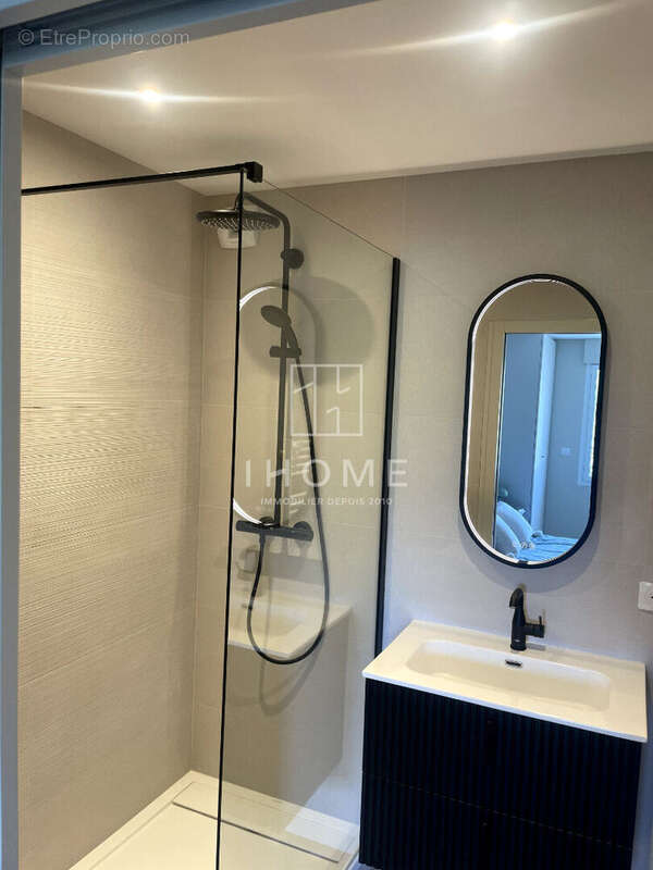 Appartement face mer - parking privé - cave - 5' à pied av de Gaulle. - photo 13