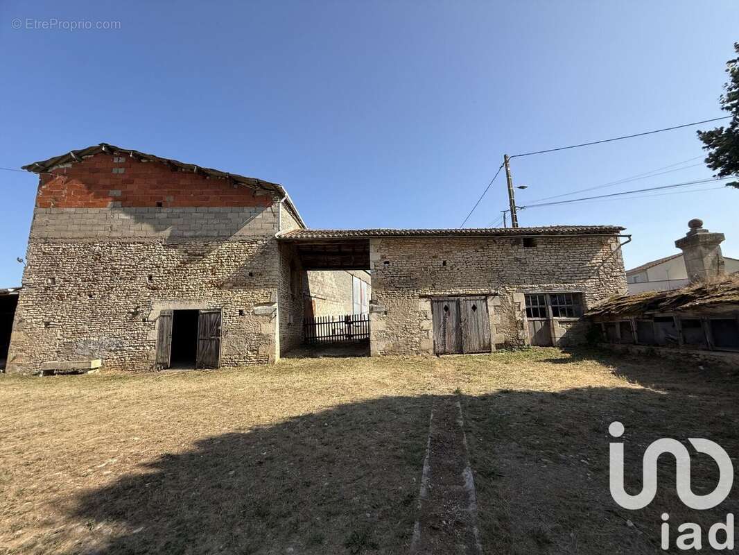 Photo 5 - Maison à VOUILLE