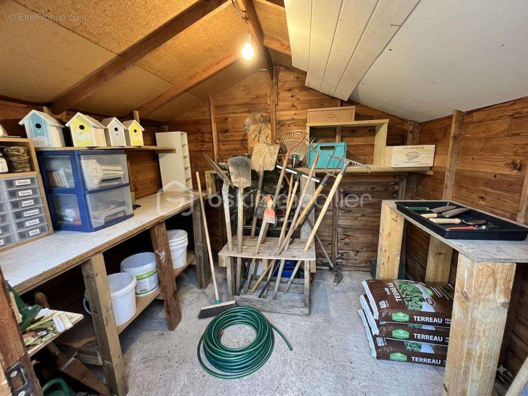 Coup de cœur : maison de 1940 en lisière de forêt, à deux pas d’un étang, sur 8 931m² de terrain avec dépendances - photo 30