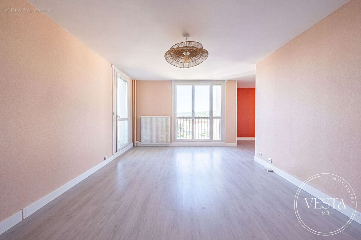 Appartement à CHENOVE