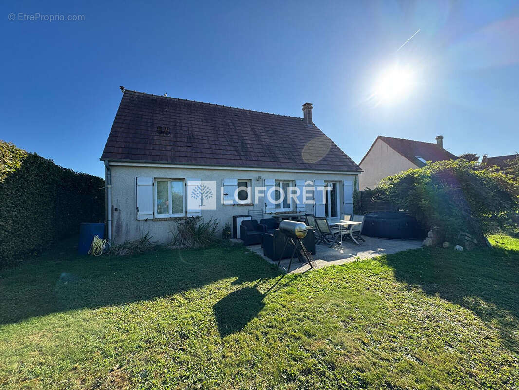 Maison à ESTREES-SAINT-DENIS