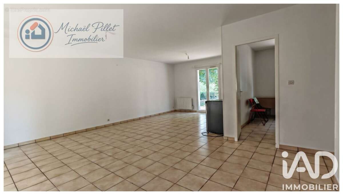 Maison 82 m² à Avord  - photo 3